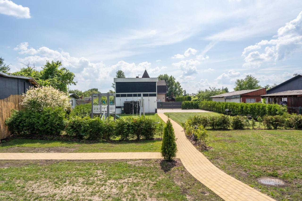 Family Garden House With Free Private Parking & Playground Villa Riga Buitenkant foto