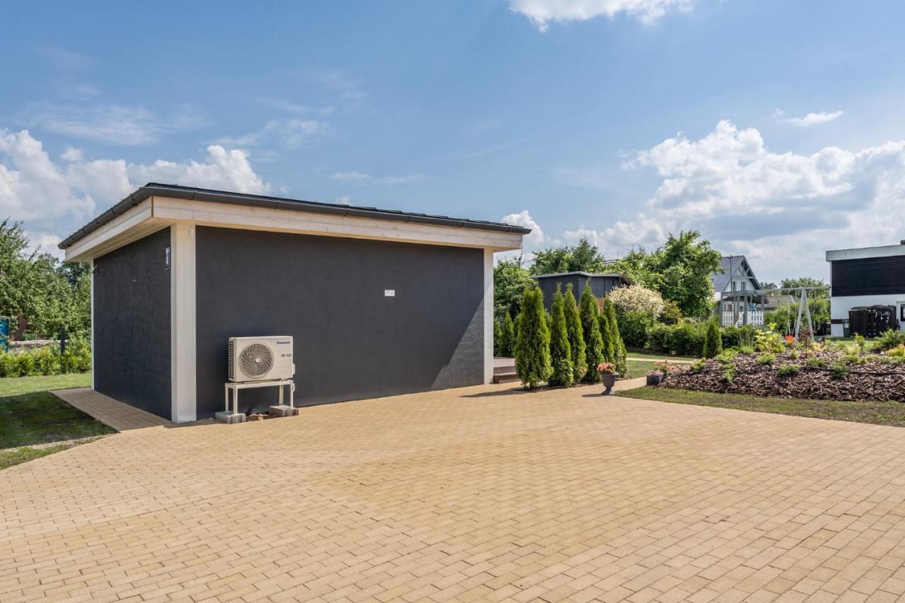 Family Garden House With Free Private Parking & Playground Villa Riga Buitenkant foto