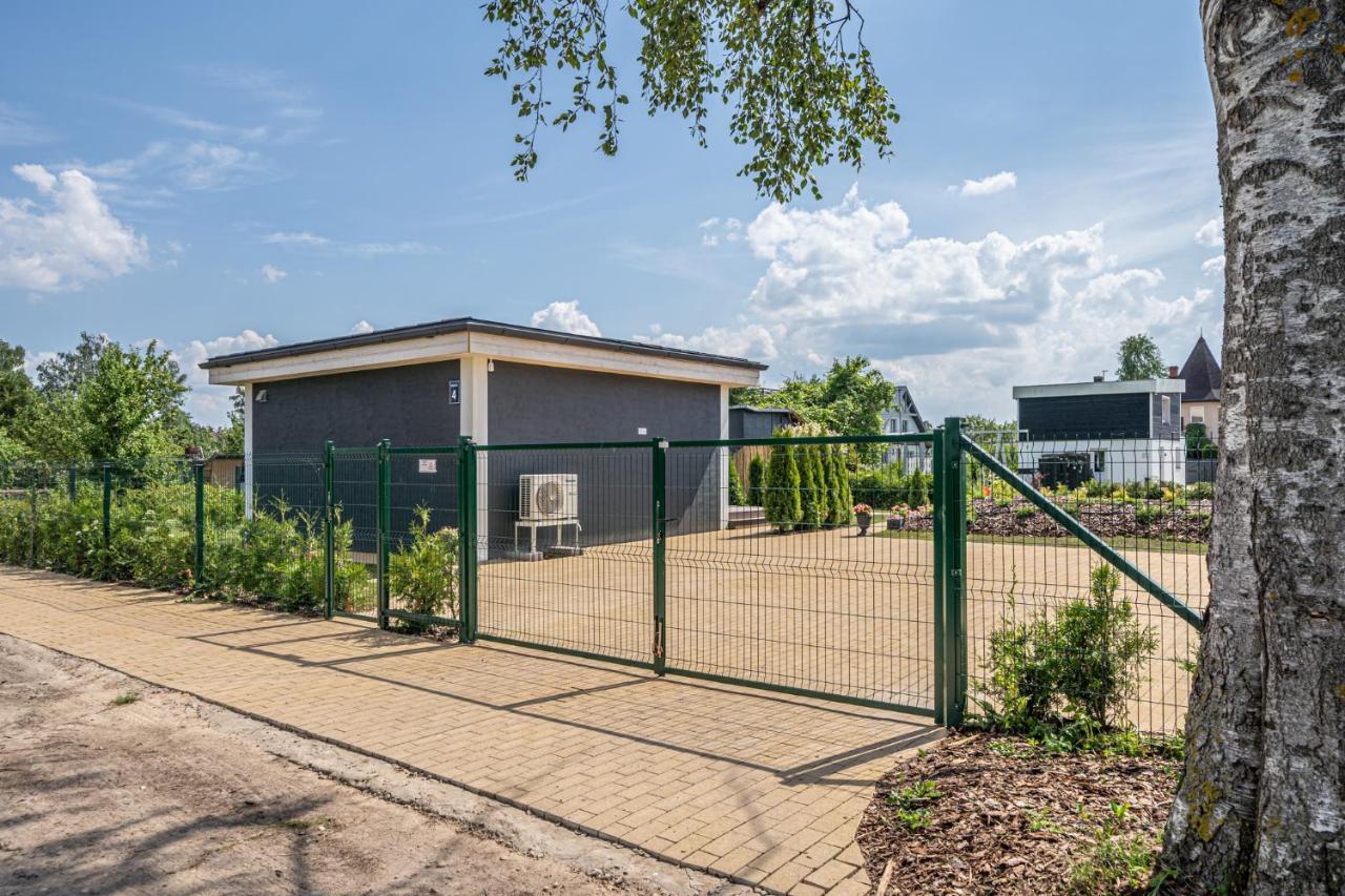 Family Garden House With Free Private Parking & Playground Villa Riga Buitenkant foto
