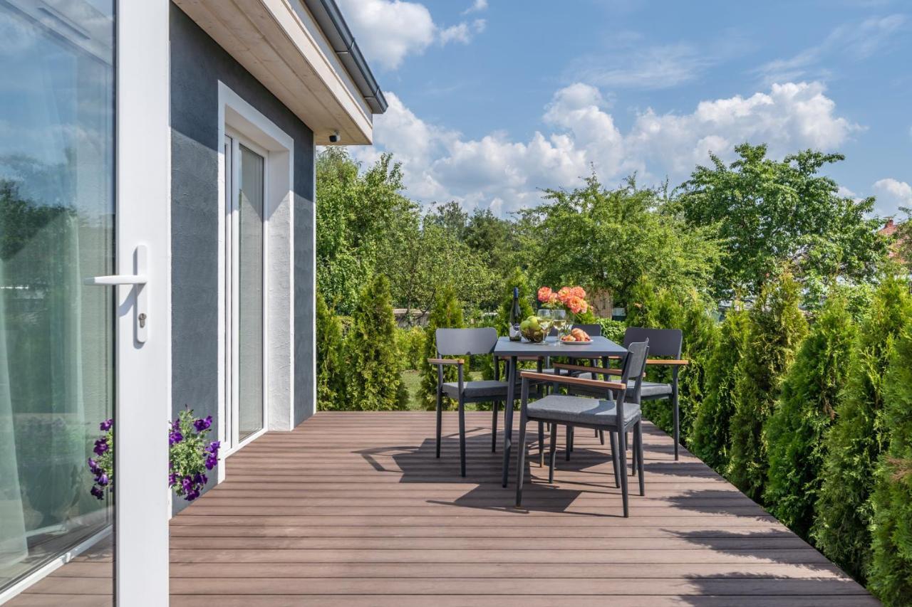 Family Garden House With Free Private Parking & Playground Villa Riga Buitenkant foto