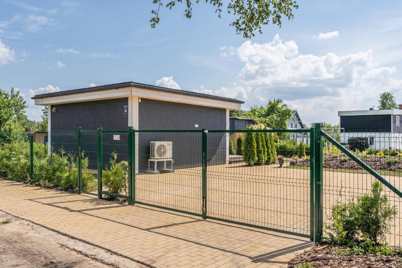 Family Garden House With Free Private Parking & Playground Villa Riga Buitenkant foto