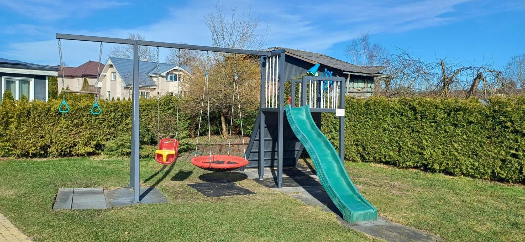 Family Garden House With Free Private Parking & Playground Villa Riga Buitenkant foto