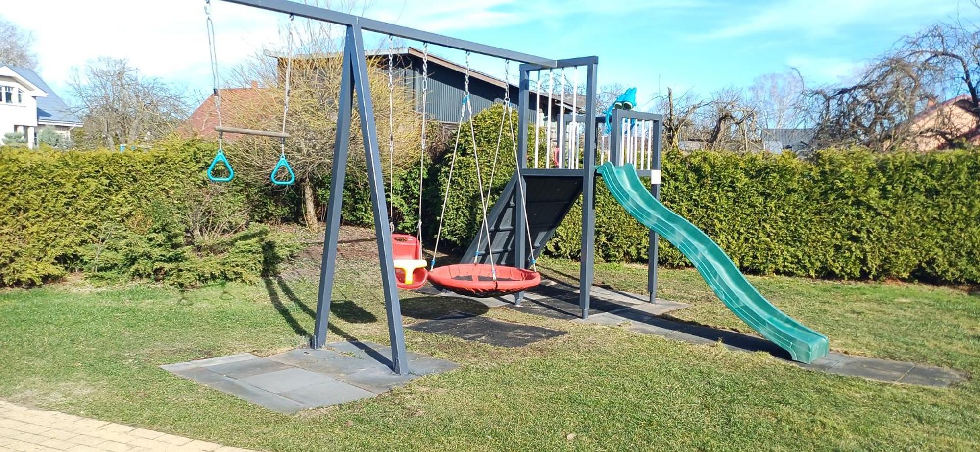 Family Garden House With Free Private Parking & Playground Villa Riga Buitenkant foto